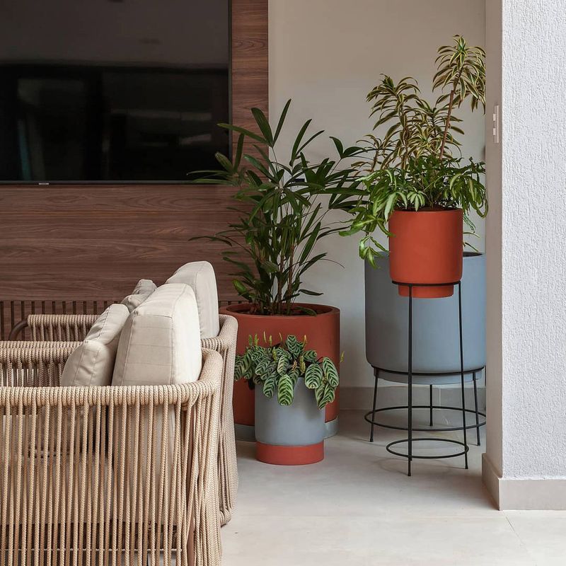 KIT DE 4 VASOS CUMBUCA ALONGADA COM SUPORTES