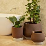 KIT DE 3 VASOS CUMBUCA ARGILA COM PRATOS BRANCO MÁRMORE