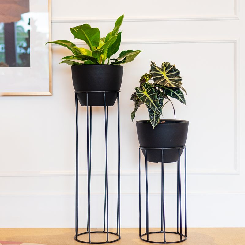 KIT DE 2 VASOS CONE BAIXO PRETO ABSOLUTO COM SUPORTES