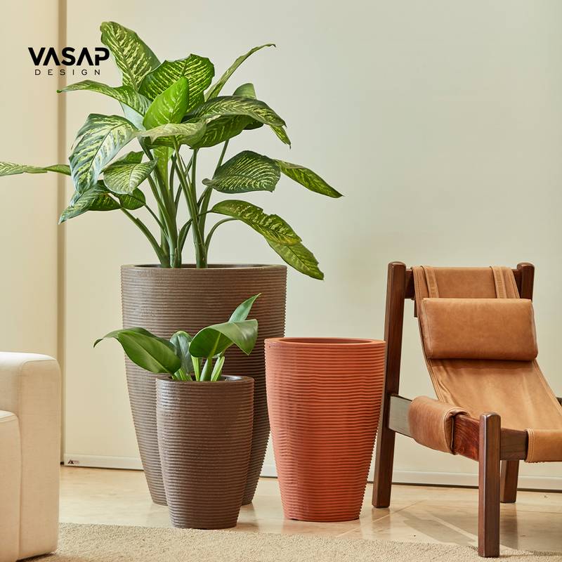 KIT DE 3 VASOS CONE RISCATO ARGILA E TERRACOTA