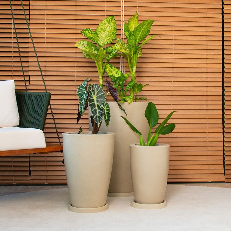 KIT DE 3 VASOS CONE LISO BRANCO MÁRMORE COM PRATOS